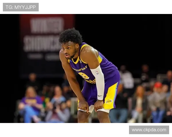 布朗尼回忆单挑老爸：篮板被扣碎